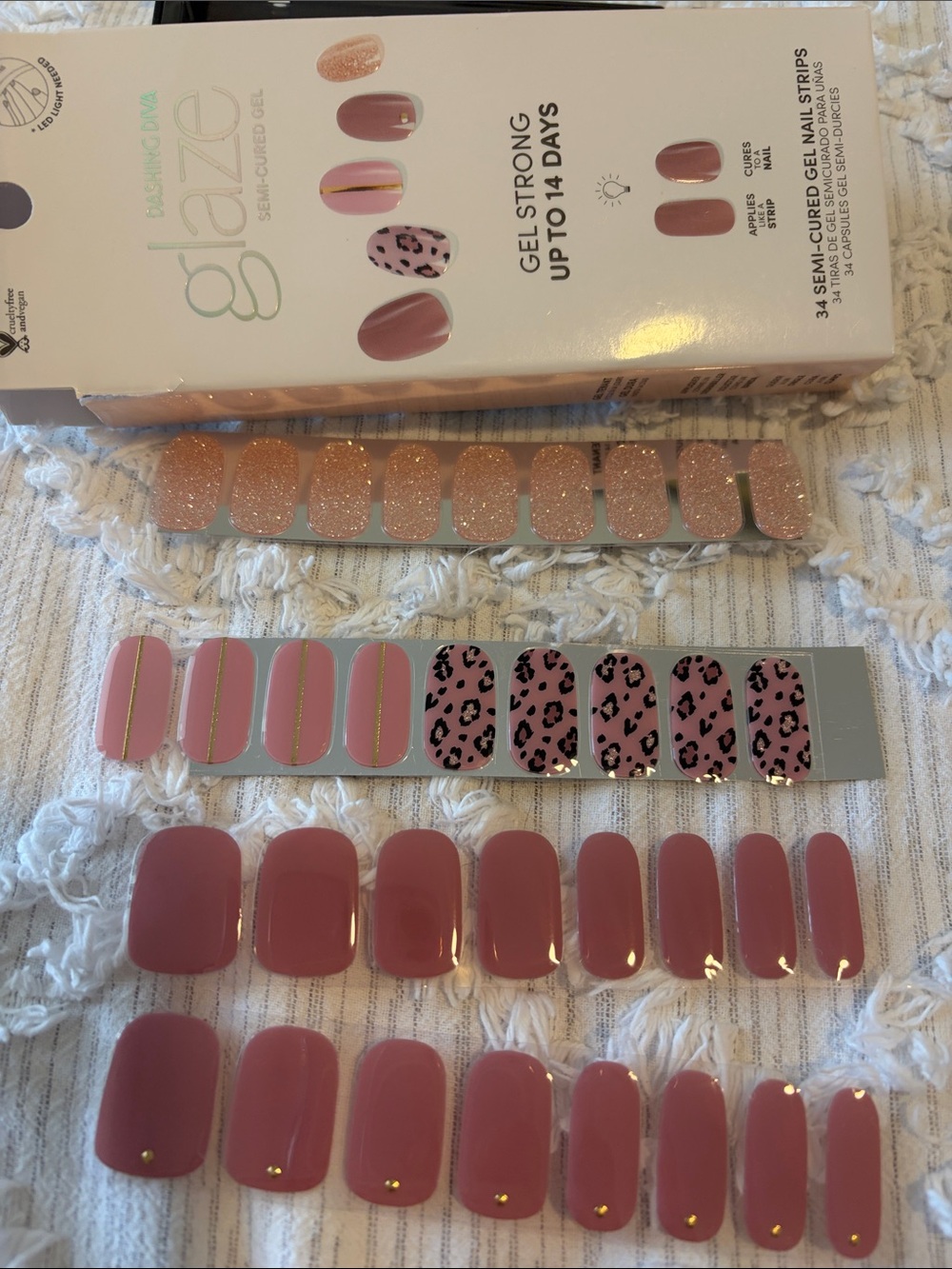 Dashing Diva Glaze Semi-Cured Gel Nail Kit in Pink and White - Picture 5 of 6